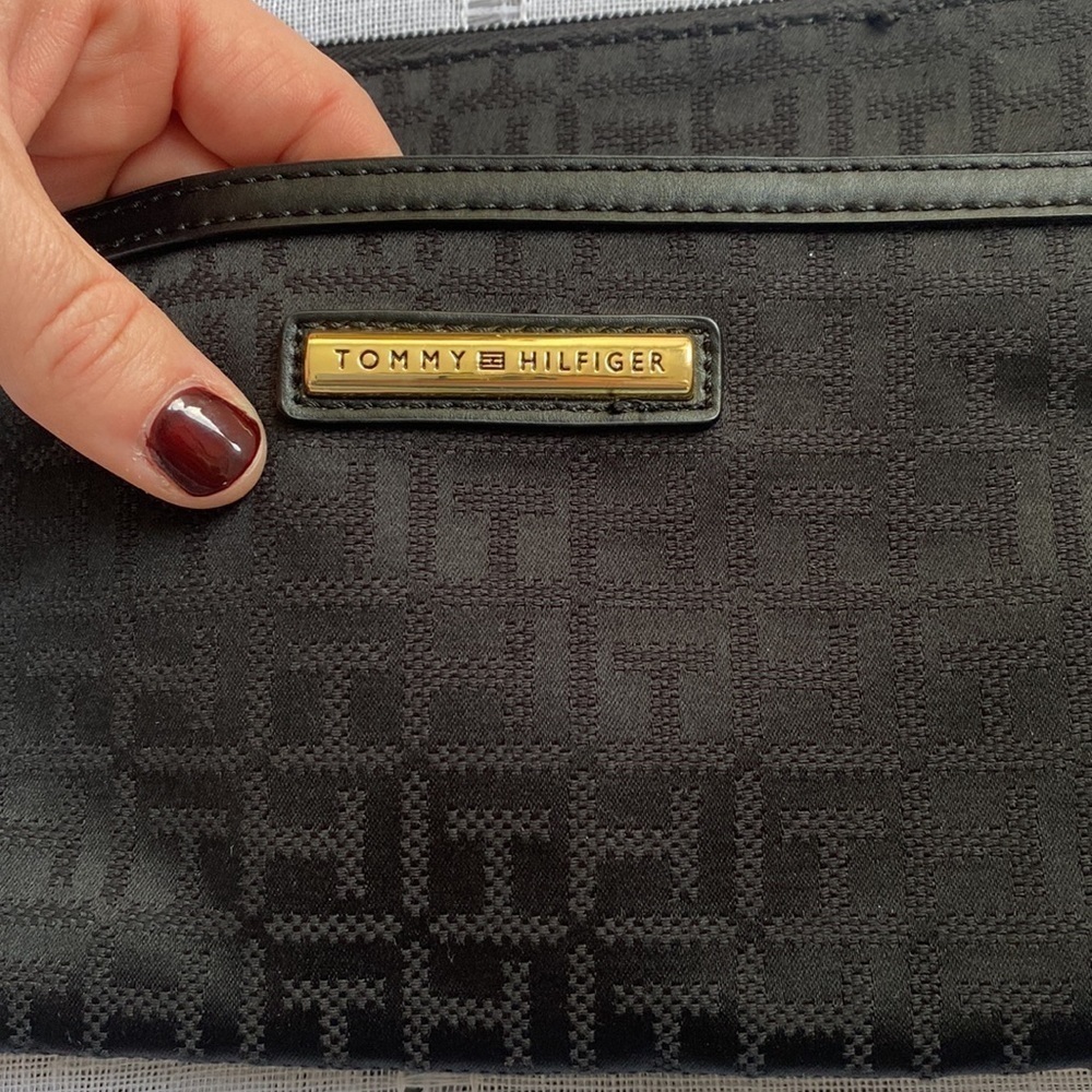 Tommy Hilfiger NWOT black wristlet. - Picture 3 of 13